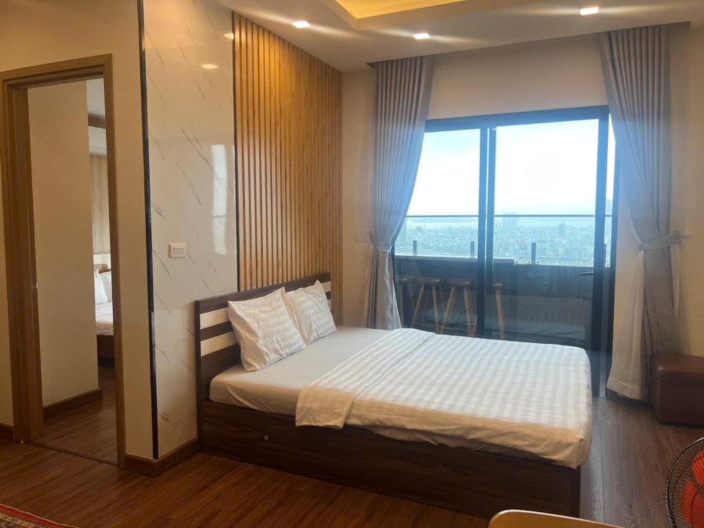 a bedroom with a bed with a large window at FLC Sea Tower QUY NHƠN-Codotel View Biển Quy Nhơn-Hồ Bơi-TT Thành Phố in Quy Nhon