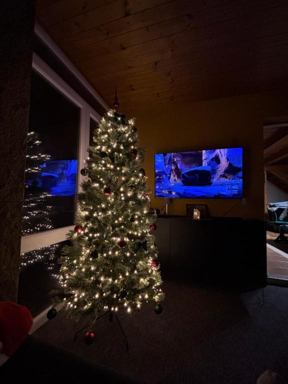 Φωτογραφία από το άλμπουμ του Chata Vlčí doupě- Karlovarský kraj σε Hroznětín