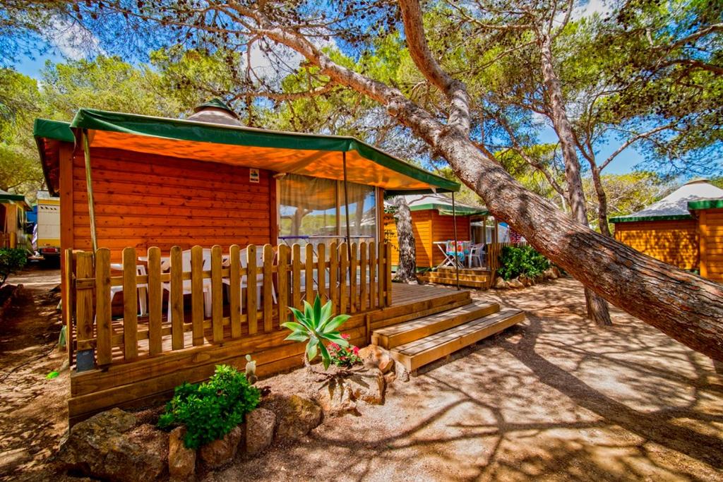 Booking.com: Camping Cala Nova , Es Canar, Spanien - 90 Gästebewertungen .  Buchen Sie jetzt Ihr Hotel!
