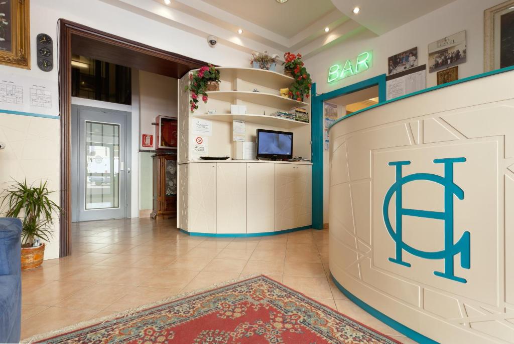 A television and/or entertainment centre at Parking Hotel Giardino