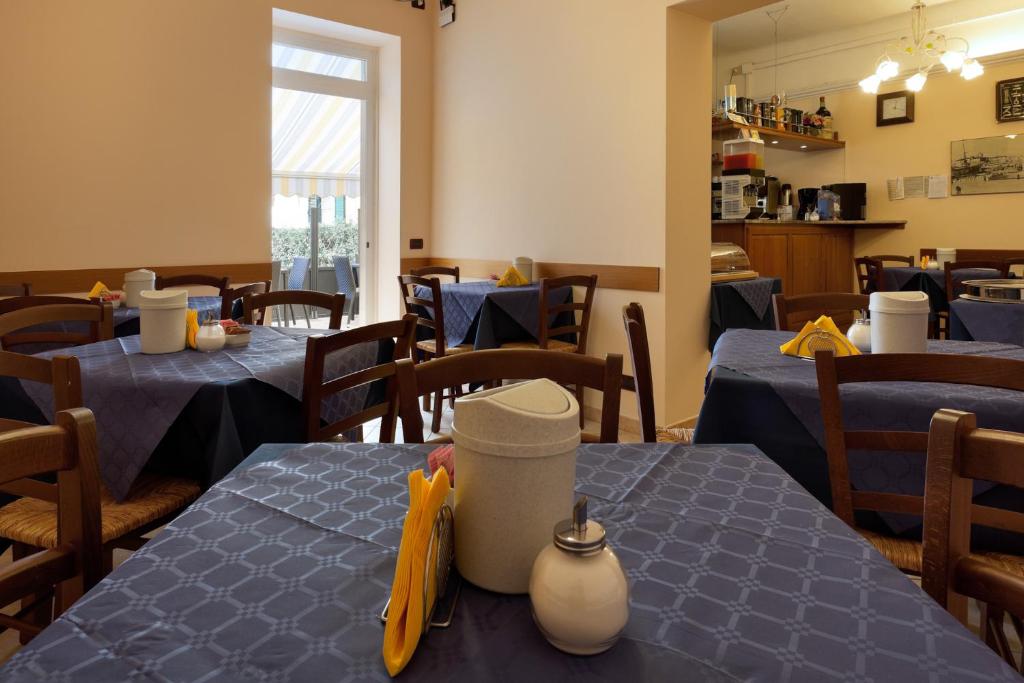 A seating area at Parking Hotel Giardino