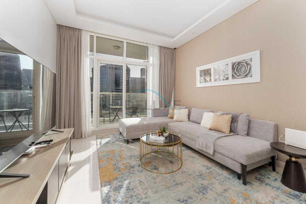 Picture-Perfect Canal and City Views, Minutes from Waterfront Transport, Easy Access to Downtown Delights, Prive by Damac B, Business Bay by Deluxe Holiday Homes