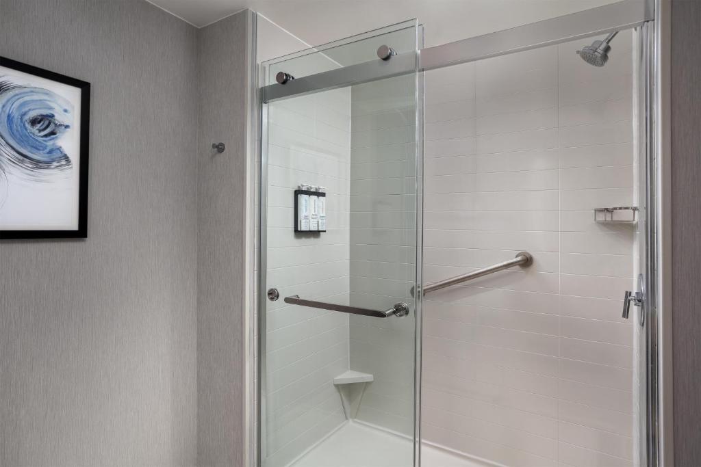 Phòng tắm tại Hyatt Place Toronto Airport