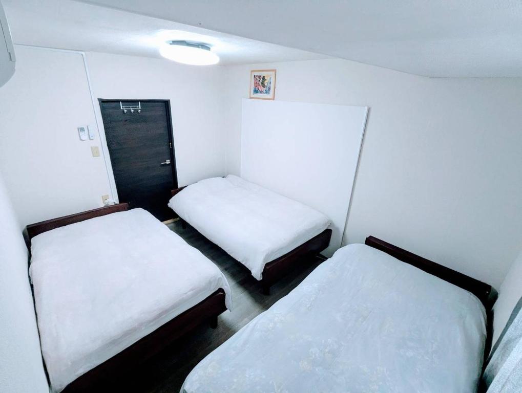 a small room with two beds in it at Ota Apartment - Vacation STAY 16060 in Otaru