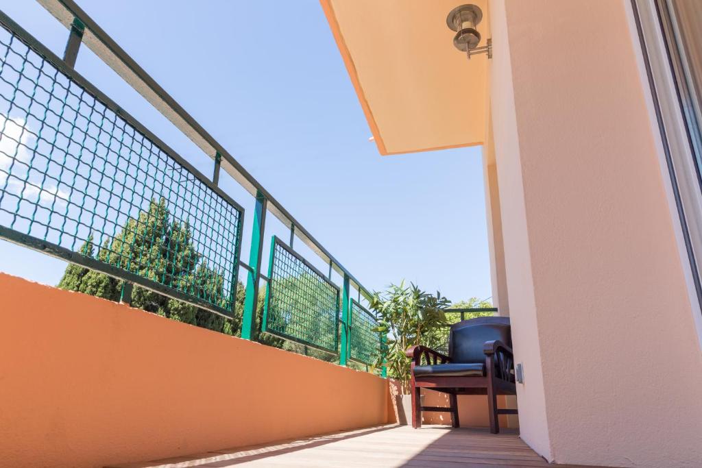 a balcony with a fence and a chair at Résidence La Source in Toulon