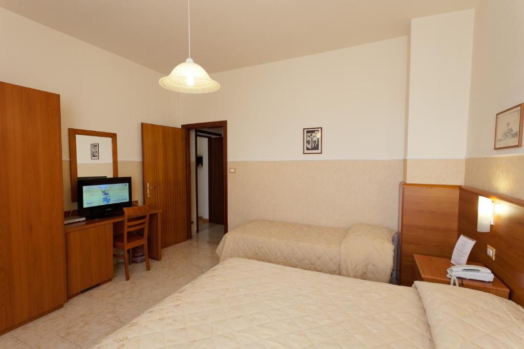 A bed or beds in a room at Parking Hotel Giardino