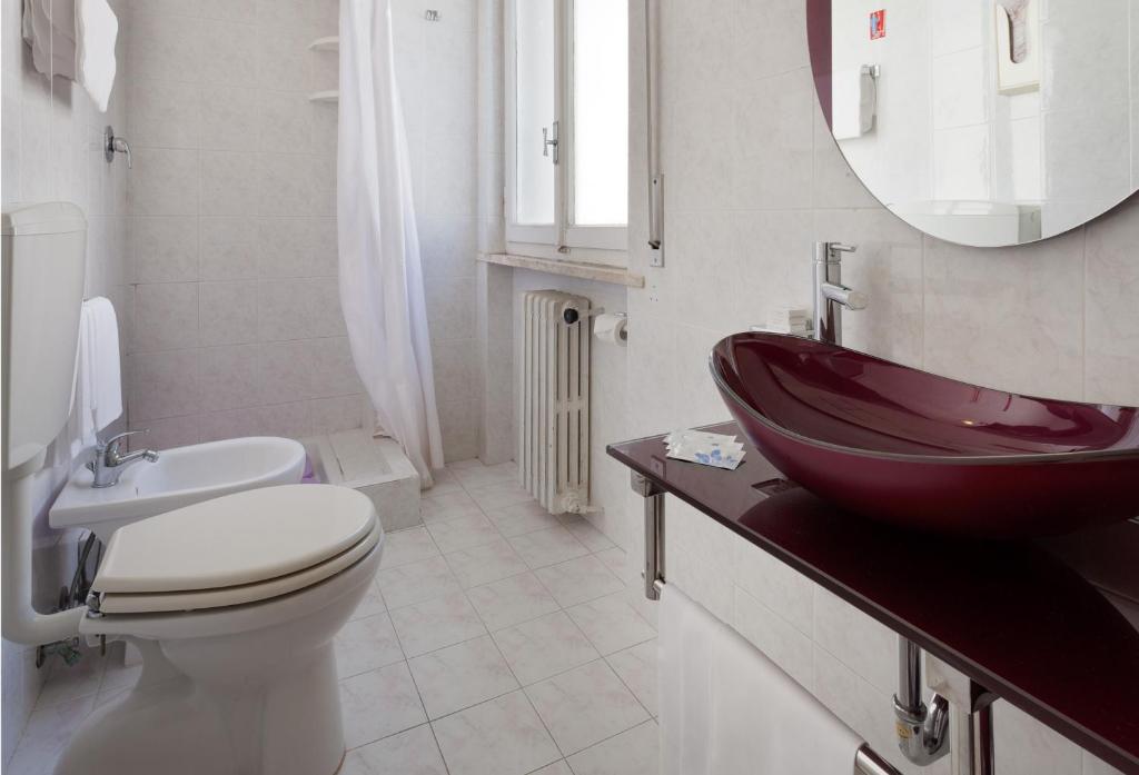 A bathroom at Parking Hotel Giardino