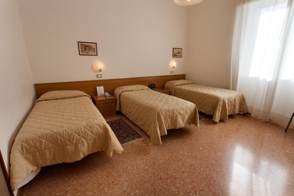 A bed or beds in a room at Parking Hotel Giardino