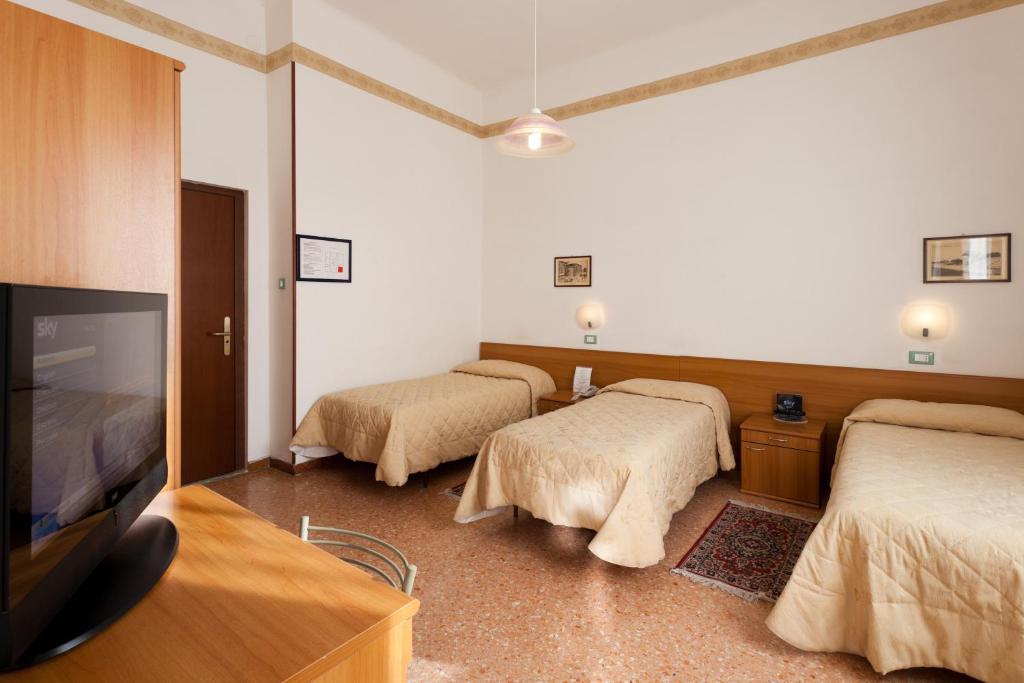 A bed or beds in a room at Parking Hotel Giardino