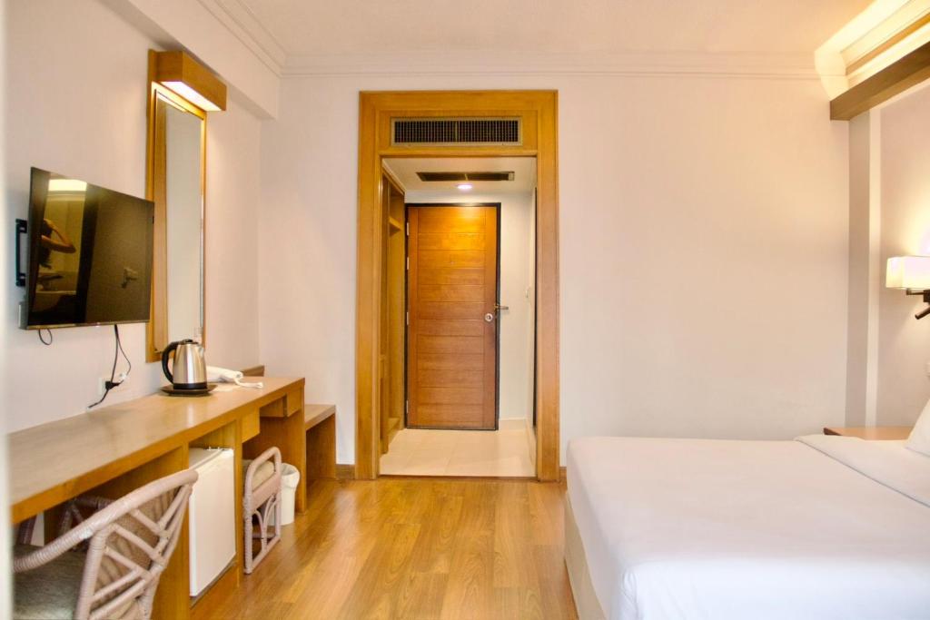 Golden Beach Hotel Pattaya - Deluxe Double Or Twin Room With Balcony