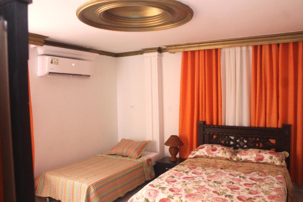 Cama ou camas em um quarto em Alojamientos Turísticos Shalain