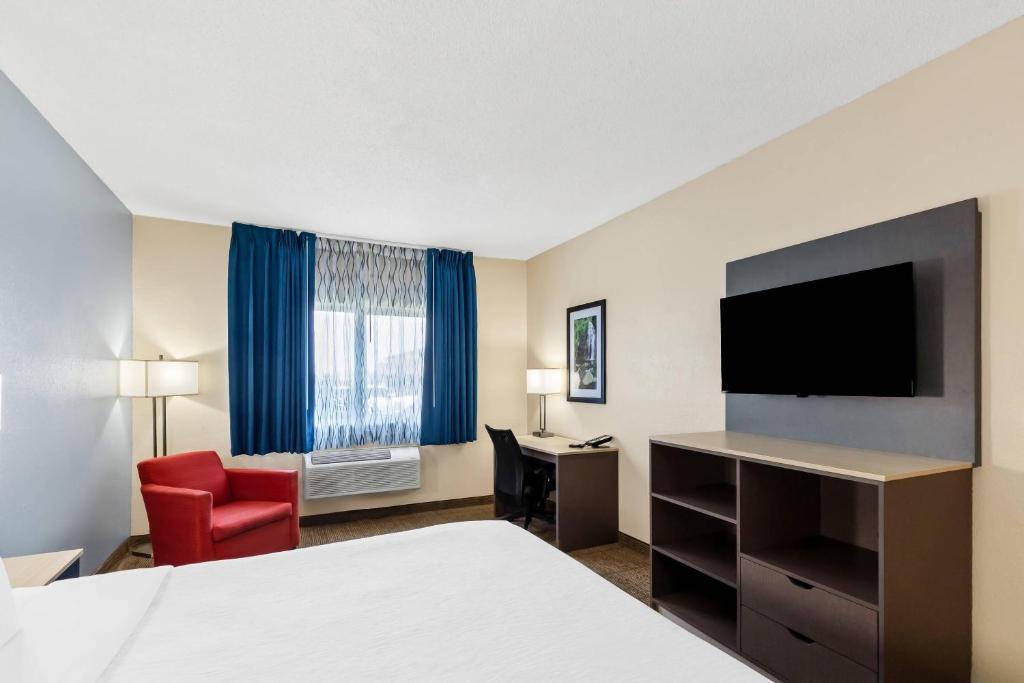 Quality Inn & Suites Springfield Southwest near I-72 - Habitación Con Cama Extragrande - No Fumadores