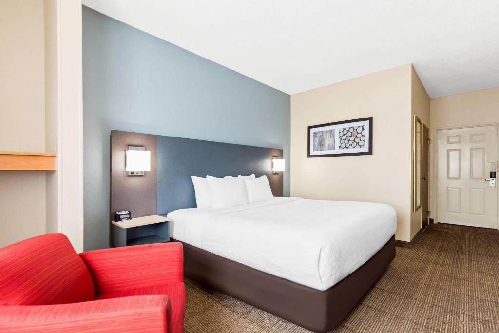 Quality Inn & Suites Springfield Southwest near I-72 photo
