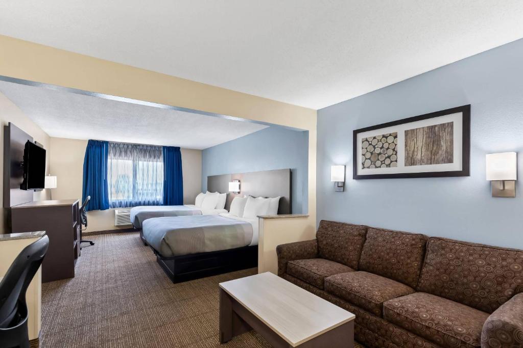 Quality Inn & Suites Springfield Southwest near I-72 photo