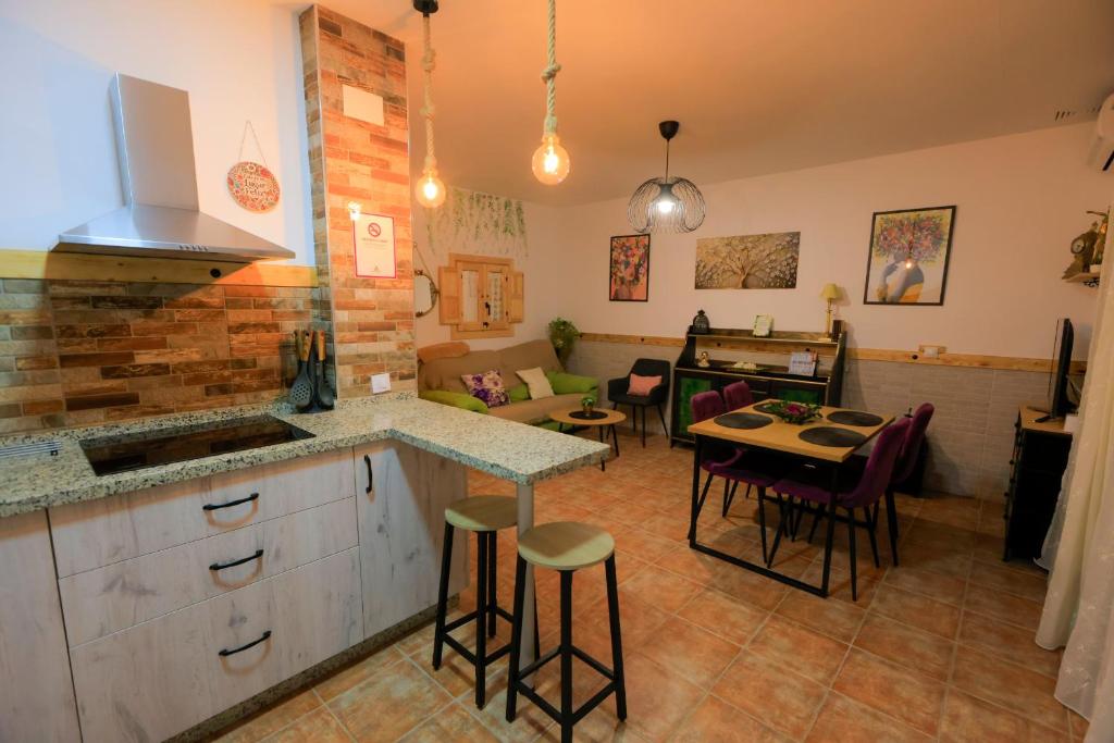 a kitchen and living room with a table and chairs at El Retoño in El Bosque
