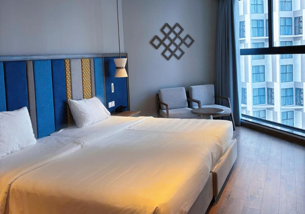 Phòng Deluxe Giường Đôi/2 Giường Đơn Nhìn Ra Hồ Bơi