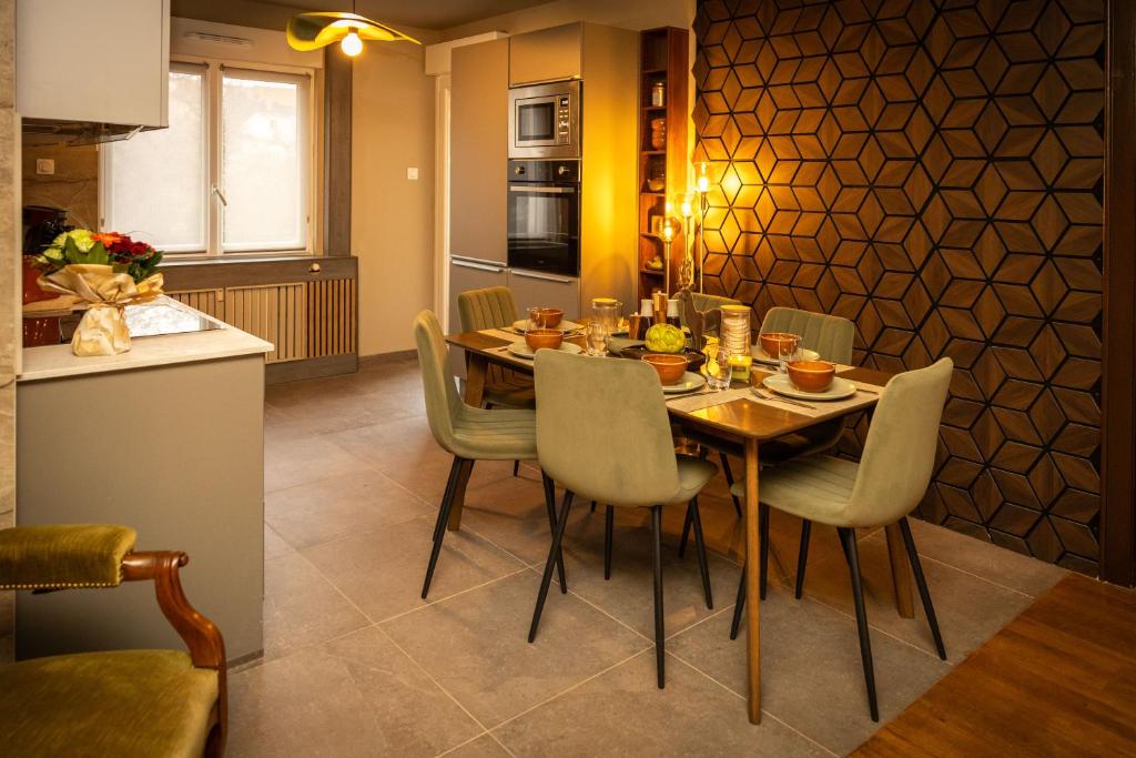 Private "L'Or Tensia" Apartment in Center with Terrace and Free Parking – Foto 24