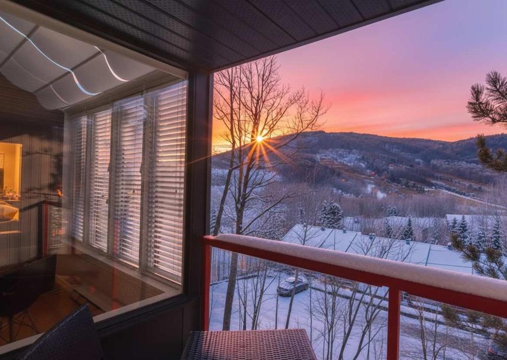 En generel udsigt til bjerge eller udsigt til bjerge taget fra feriehuset