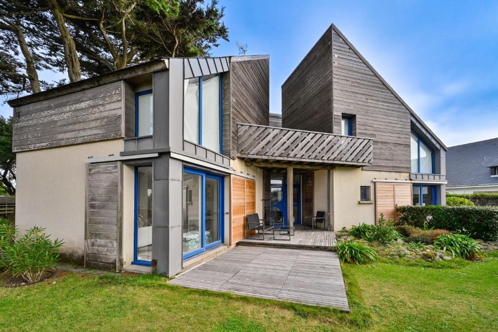 Το κτήριο όπου στεγάζεται  η παραθεριστική κατοικία