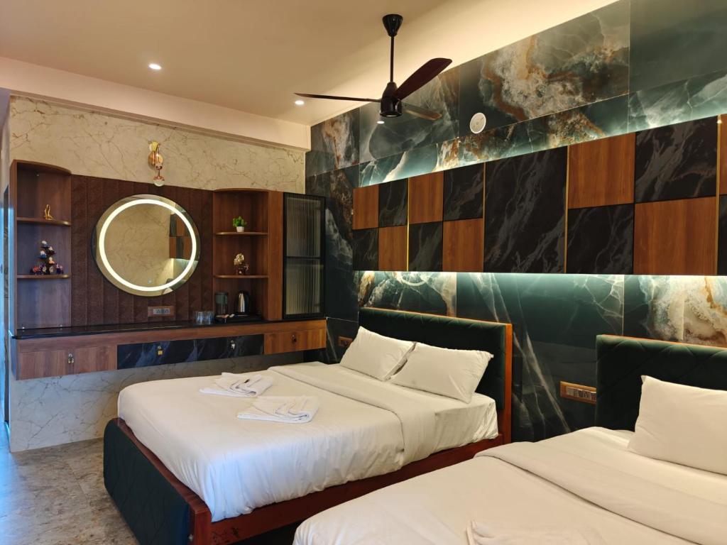 Una cama o camas en una habitación de Estuary Dreamz BOATEL