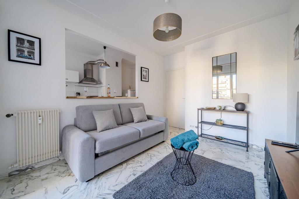 Et opholdsområde på Port de Nice - Studio with balcony