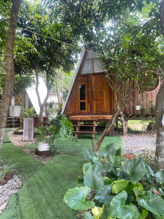 Κήπος έξω από το Baan pakdee