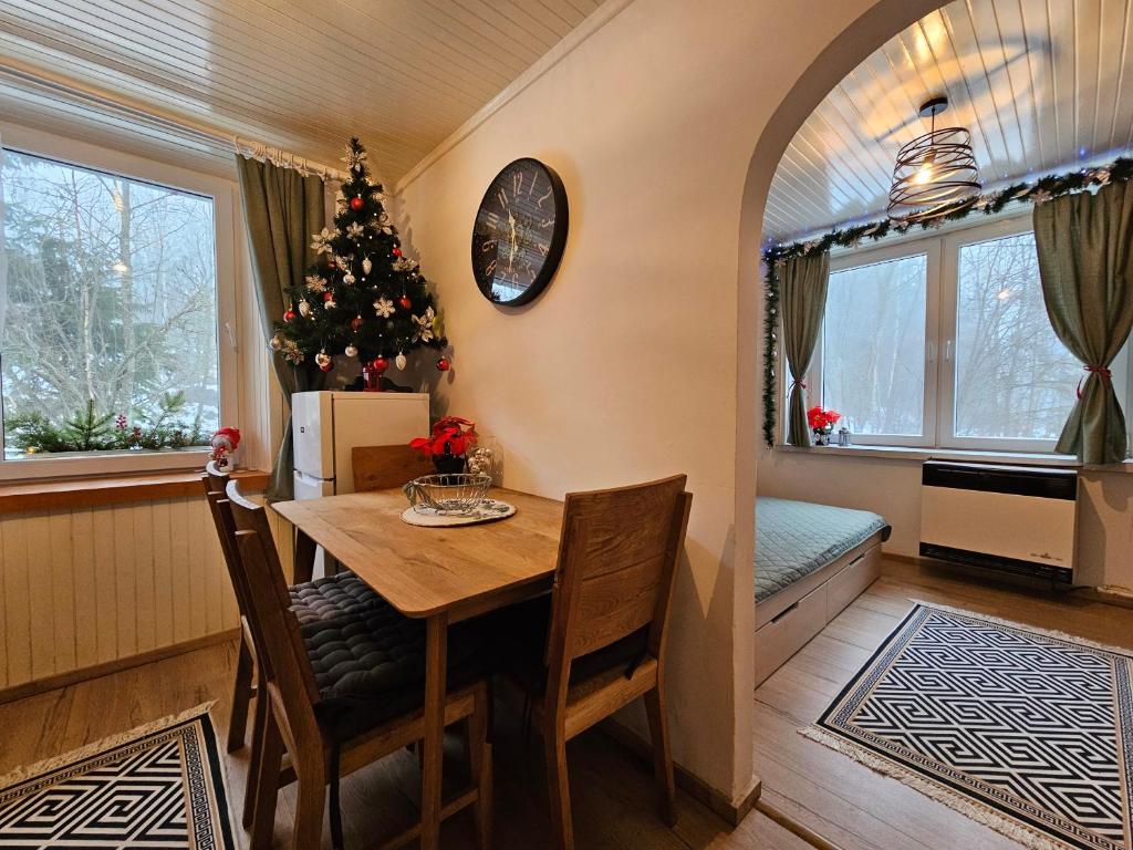 Khu vực ghế ngồi tại Byt pri lese - pár krokov od Hrebienka