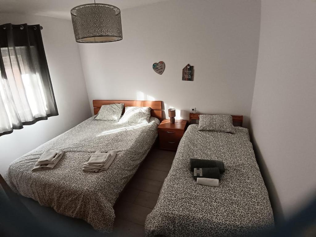 Ένα ή περισσότερα κρεβάτια σε δωμάτιο στο Cantinho Familiar a 10 minutos do Aeroporto