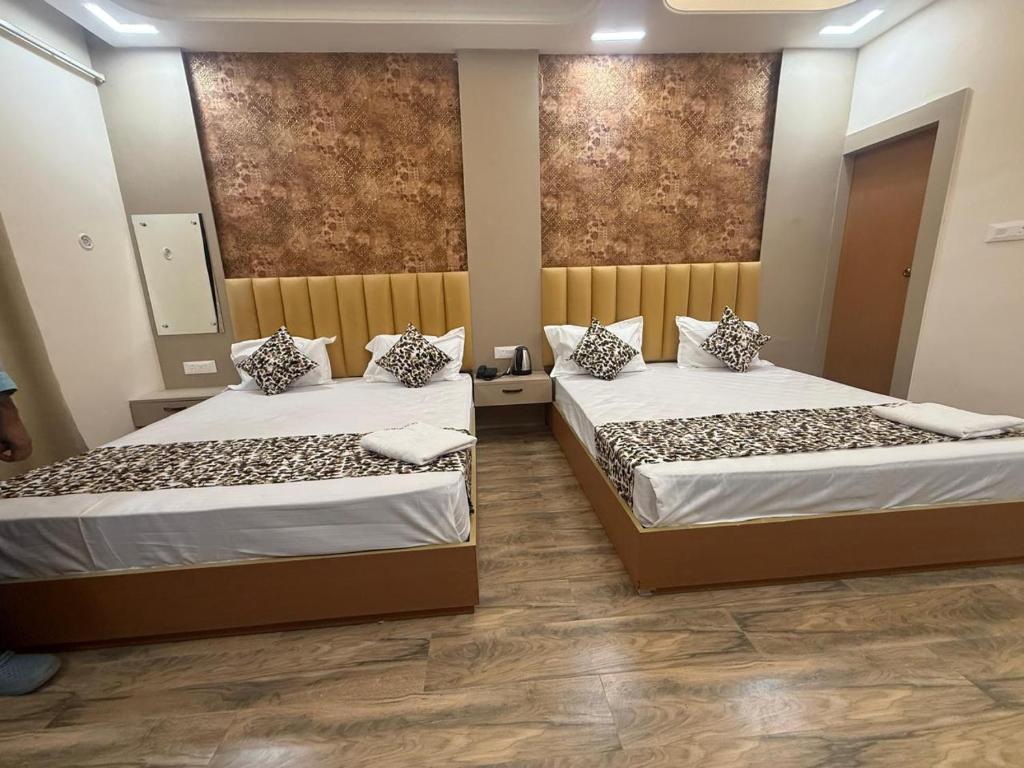 Ένα ή περισσότερα κρεβάτια σε δωμάτιο στο The Kridha Palace