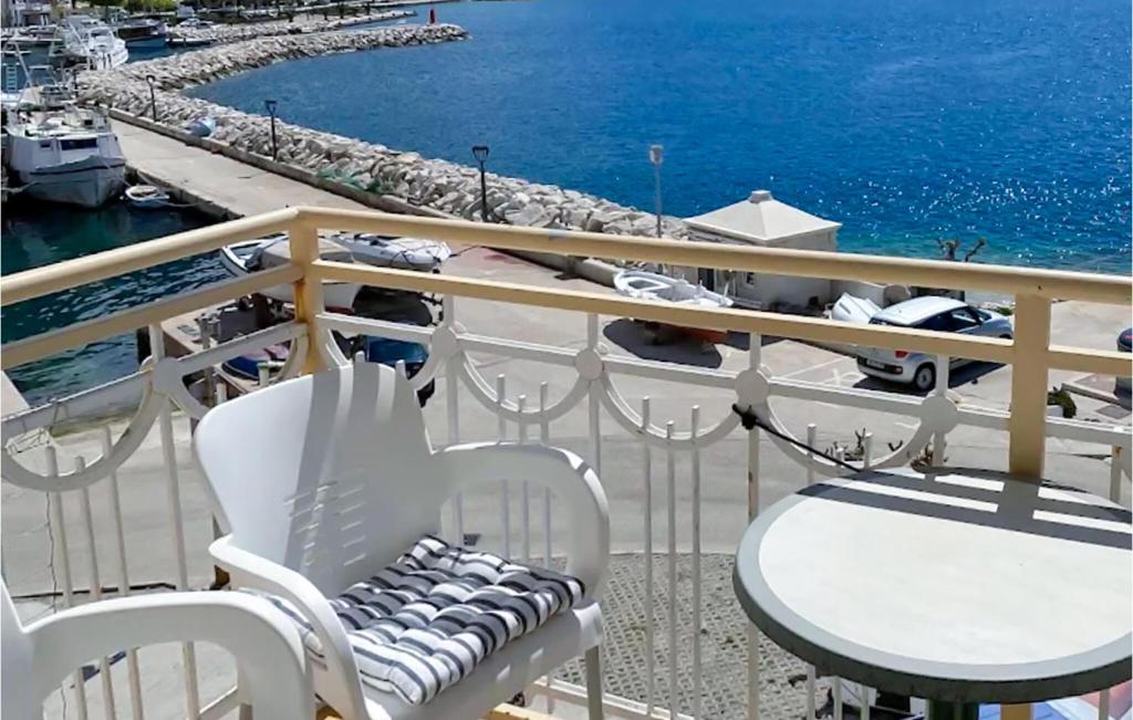 Beautiful Apartment In Podgora