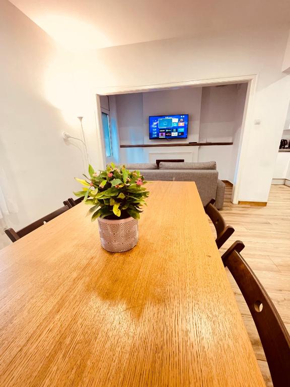 Apartamentos Tarradellas Sants Estació - Four-Bedroom Apartment 1