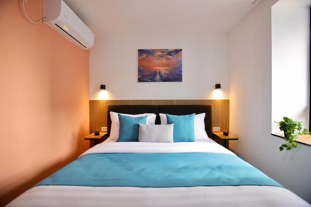 Postel nebo postele na pokoji v ubytování Azura Boutique Hotel