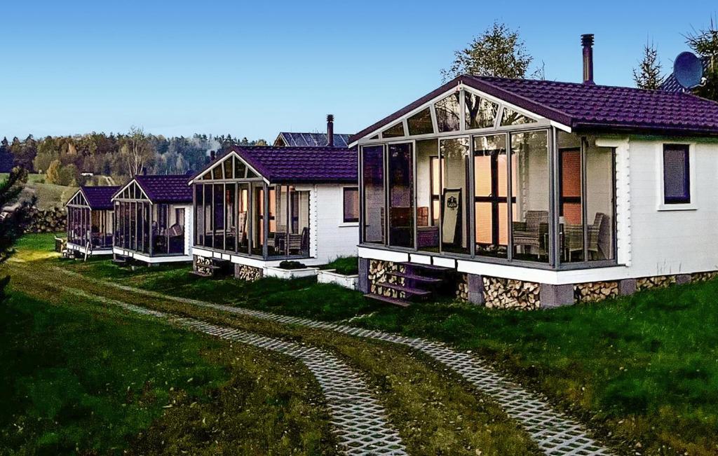 Το κτήριο όπου στεγάζεται  η παραθεριστική κατοικία