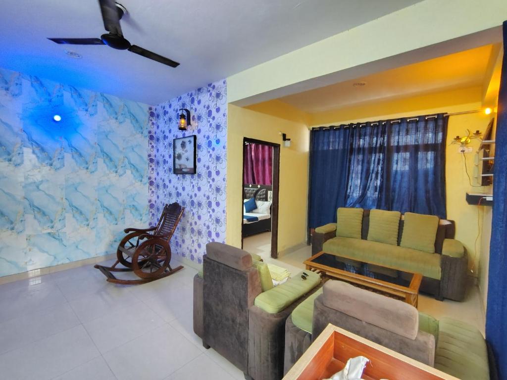 Χώρος καθιστικού στο Luxury Retreat 3 BHK Flat For Family and Group Homestay, Prime Location Near Kashi Vishwanath Temple