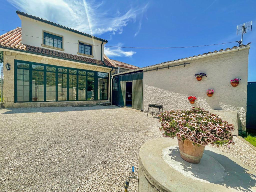 Το κτήριο όπου στεγάζεται  η παραθεριστική κατοικία