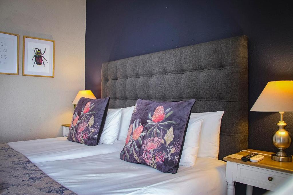 Ένα ή περισσότερα κρεβάτια σε δωμάτιο στο Olive tree private rooms in Stellenbosch- No Load Shedding