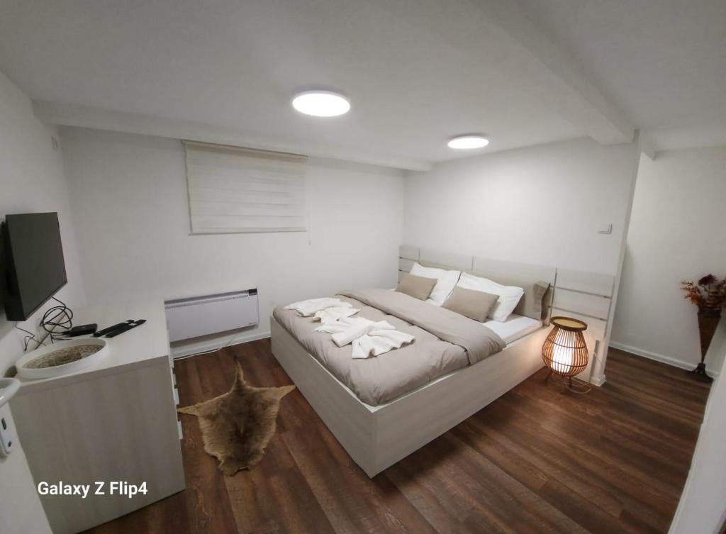 Μια τηλεόραση ή/και κέντρο ψυχαγωγίας στο Guest Suite SUZY