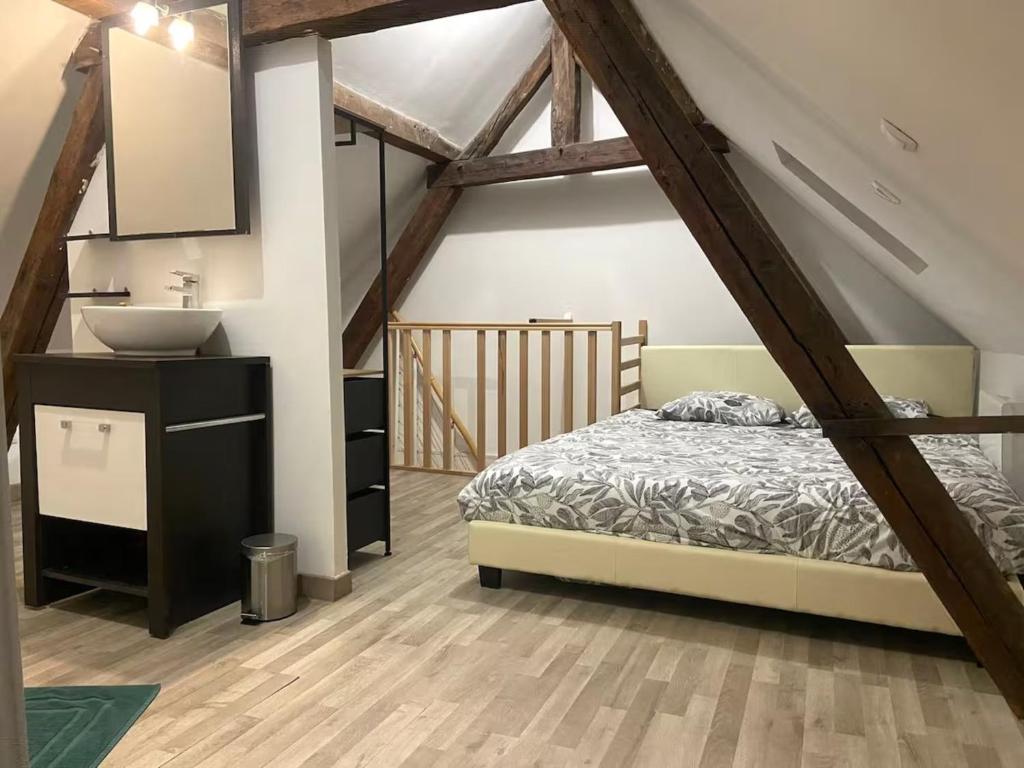 a bedroom with a bed and a sink at ღ Le Nid Douai - T2 Proche Centre Ville & Gare in Douai