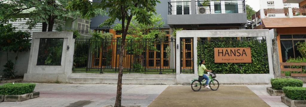 Đạp xe trong hoặc quanh Hansa Bangkok House