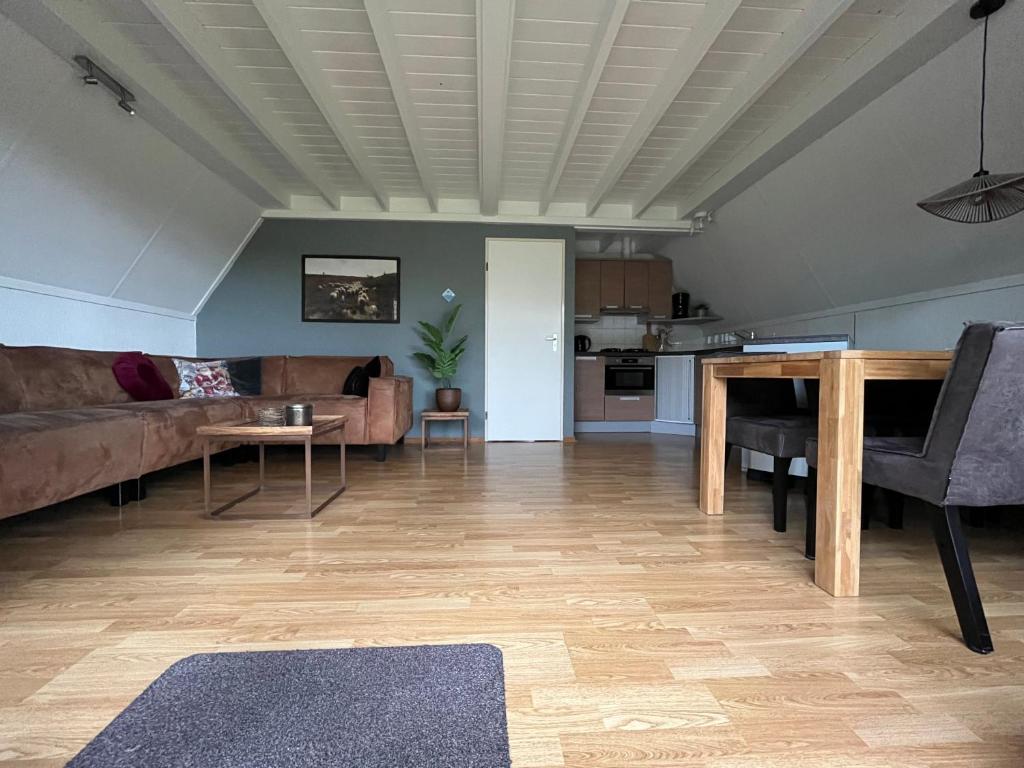 Kuchyň nebo kuchyňský kout v ubytování Heggenmus I Huisje met Haard in de Tuin