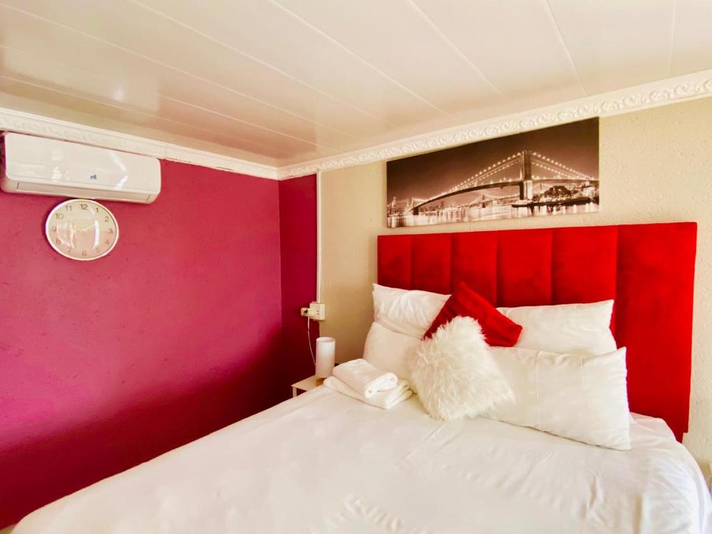 Ένα ή περισσότερα κρεβάτια σε δωμάτιο στο Pebetse Guesthouse