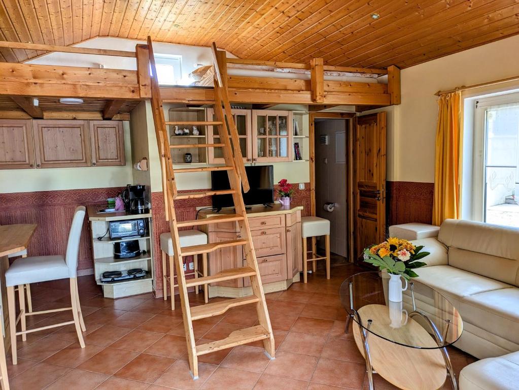 Nhà bếp/bếp nhỏ tại Ruhige Auszeit zwischen Wald & Erzgebirge