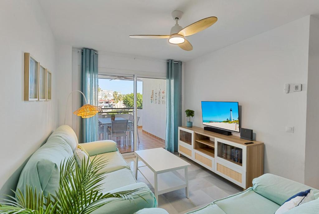 Solana Carihuela Playa Parking Terrace