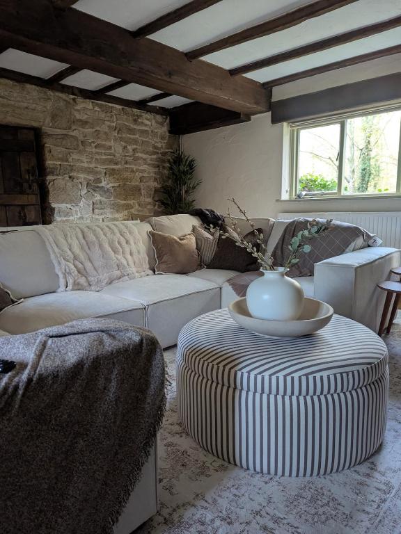 Χώρος καθιστικού στο Charming 13th-C Oast House Idyllic Country Escape