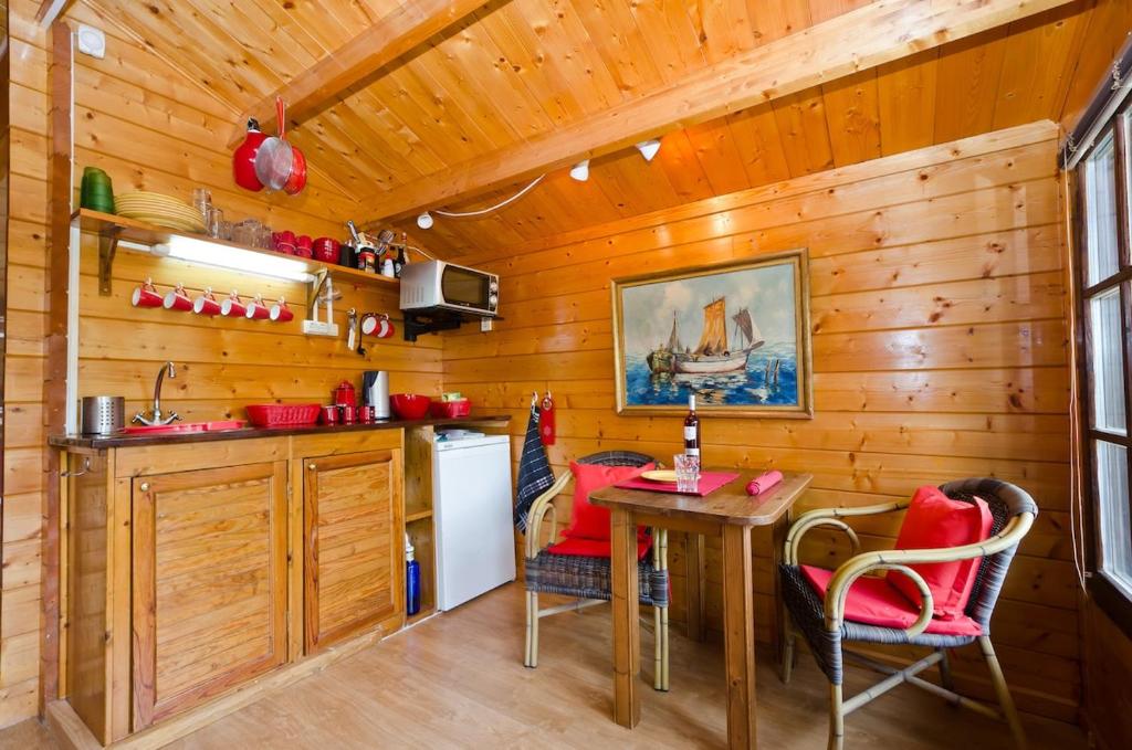 Η κουζίνα ή μικρή κουζίνα στο Private Wooden House