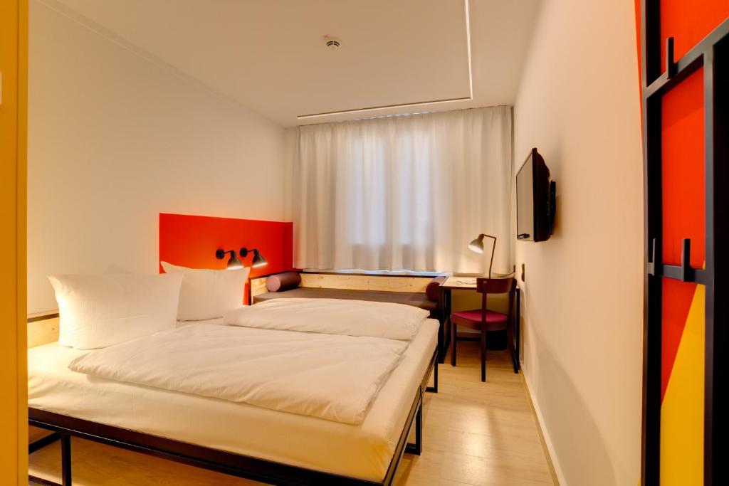 MEININGER Hotel Leipzig Hauptbahnhof - 三人间 - 带双人床