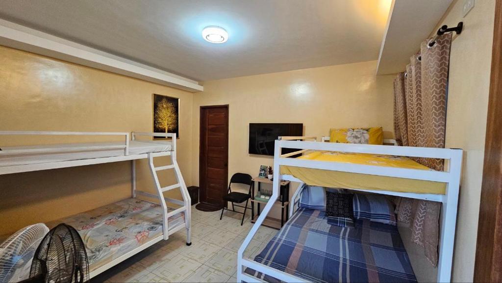 a room with two bunk beds and a desk at Alpas mountain pool resort in Santa Monica
