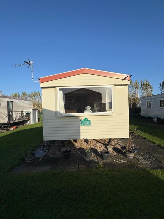 Budova, kde se prázdninový areál nachází