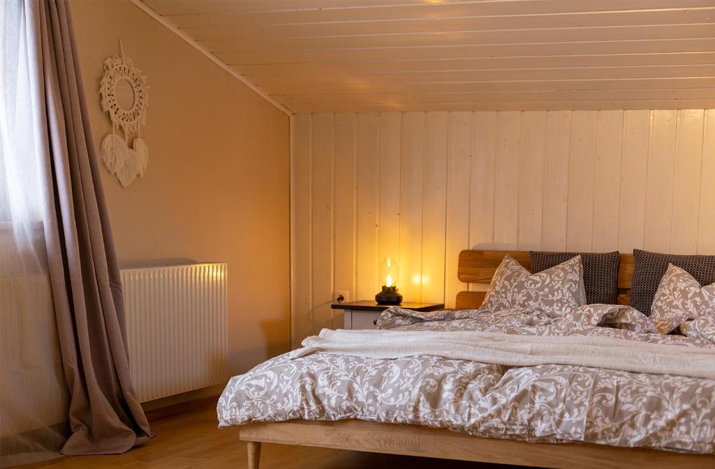 a bedroom with a large bed with white sheets and pillows at Apartment ILWA in Schladming