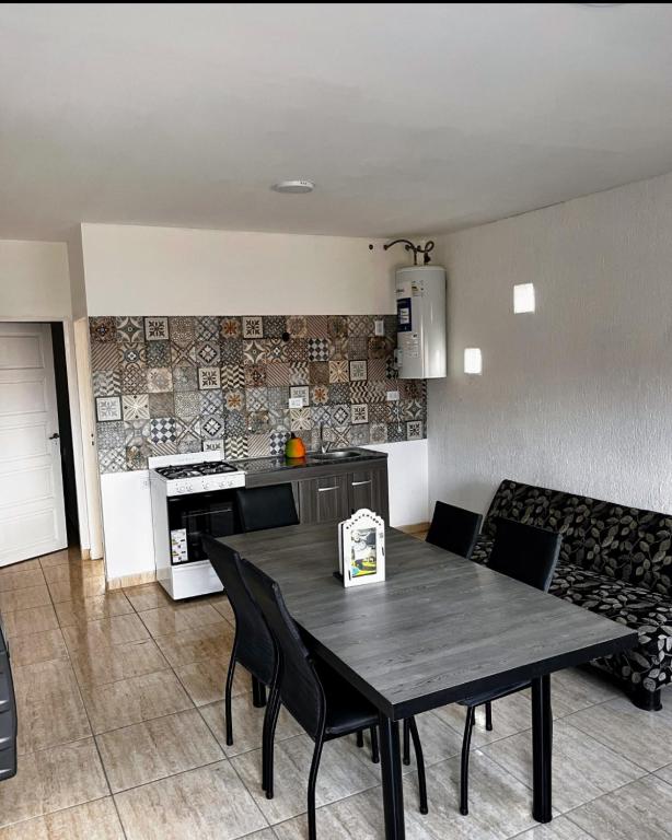 a dining room and kitchen with a table and chairs at La unión in Ciudad Lujan de Cuyo